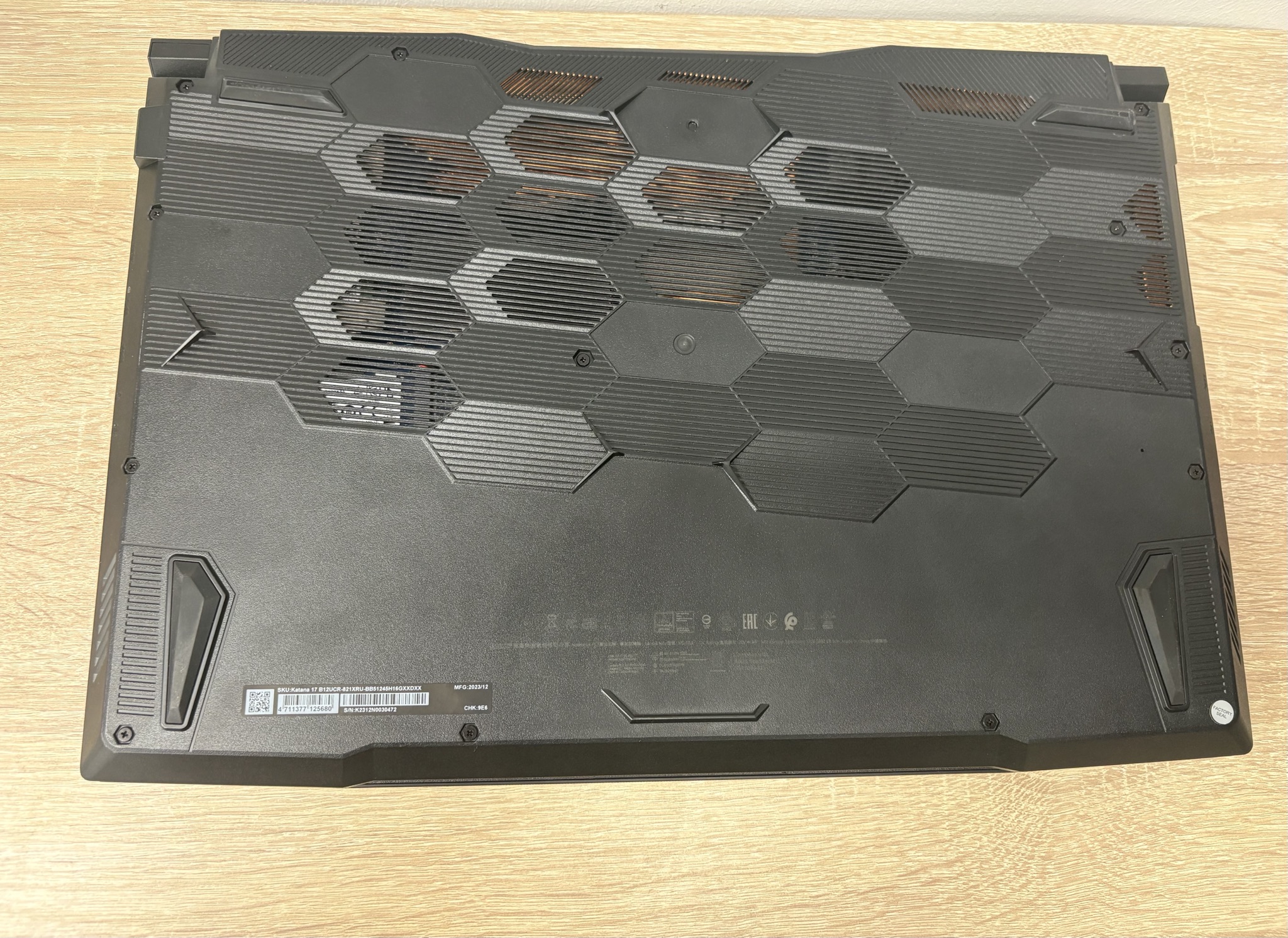 Ноутбук MSI Katana 17 B12UCR, черный, 17.3", Intel Core i5-12450H, 16 ГБ ОЗУ, 512 ГБ SSD, NVIDIA GeF
