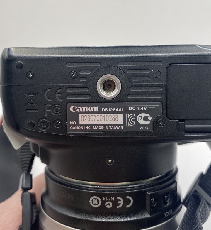 Фотоаппарат Canon EOS 100D с объективом EFS 18-200mm, чёрный
