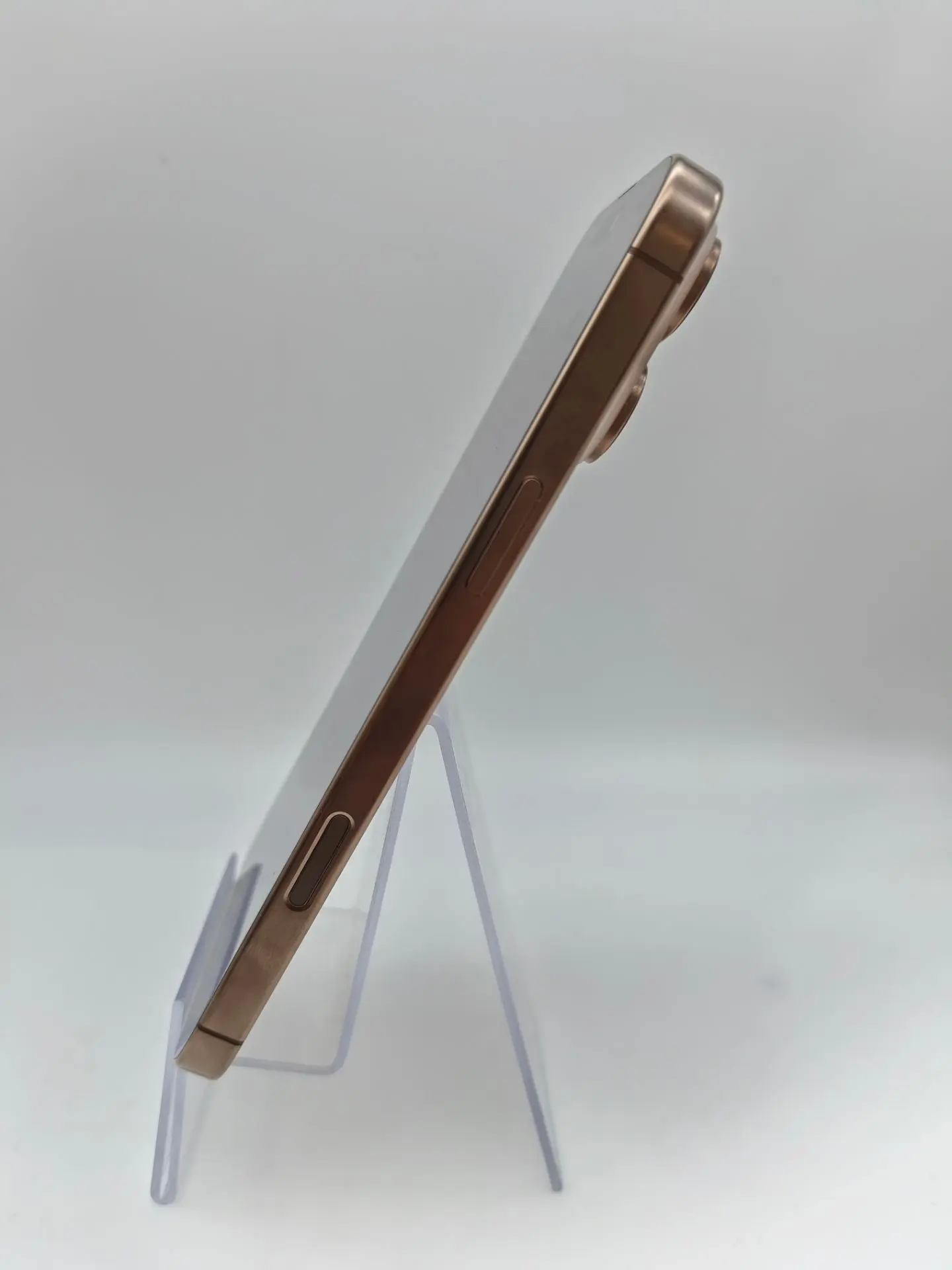 Смартфон Apple iPhone 16 Pro Max 256GB Desert Titanium-4
