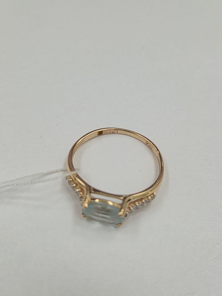 Кольцо золотое 585 пробы с фианитом, вес 1, 75 гр.