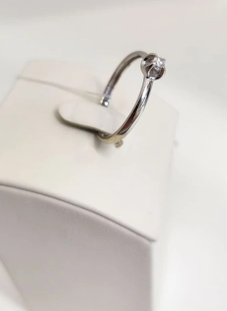 Кольцо с бриллиантом, золото 585 пробы, 1, 5 гр