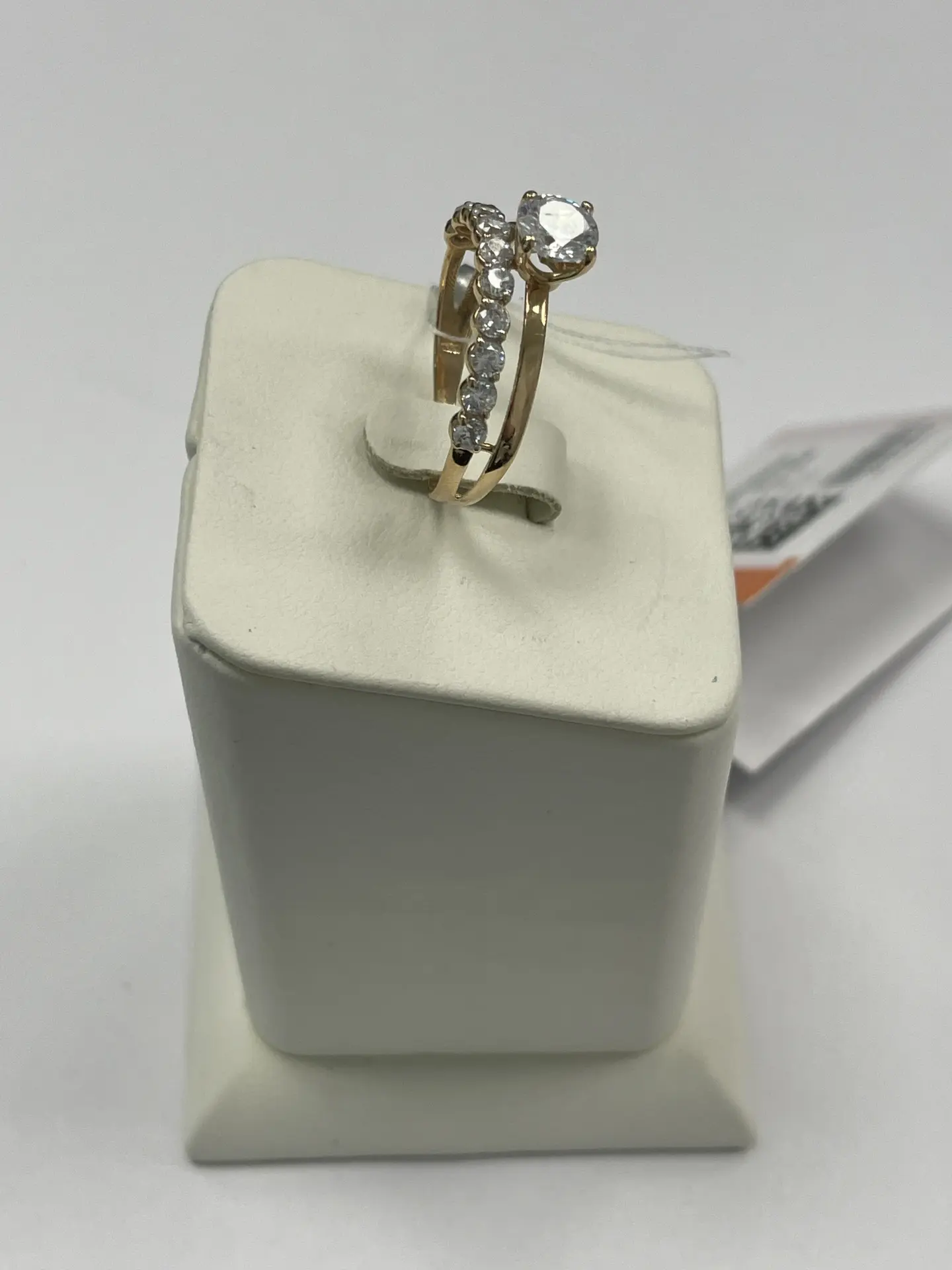 Кольцо золотое 585 пробы с фианитами, вес 2, 01 г