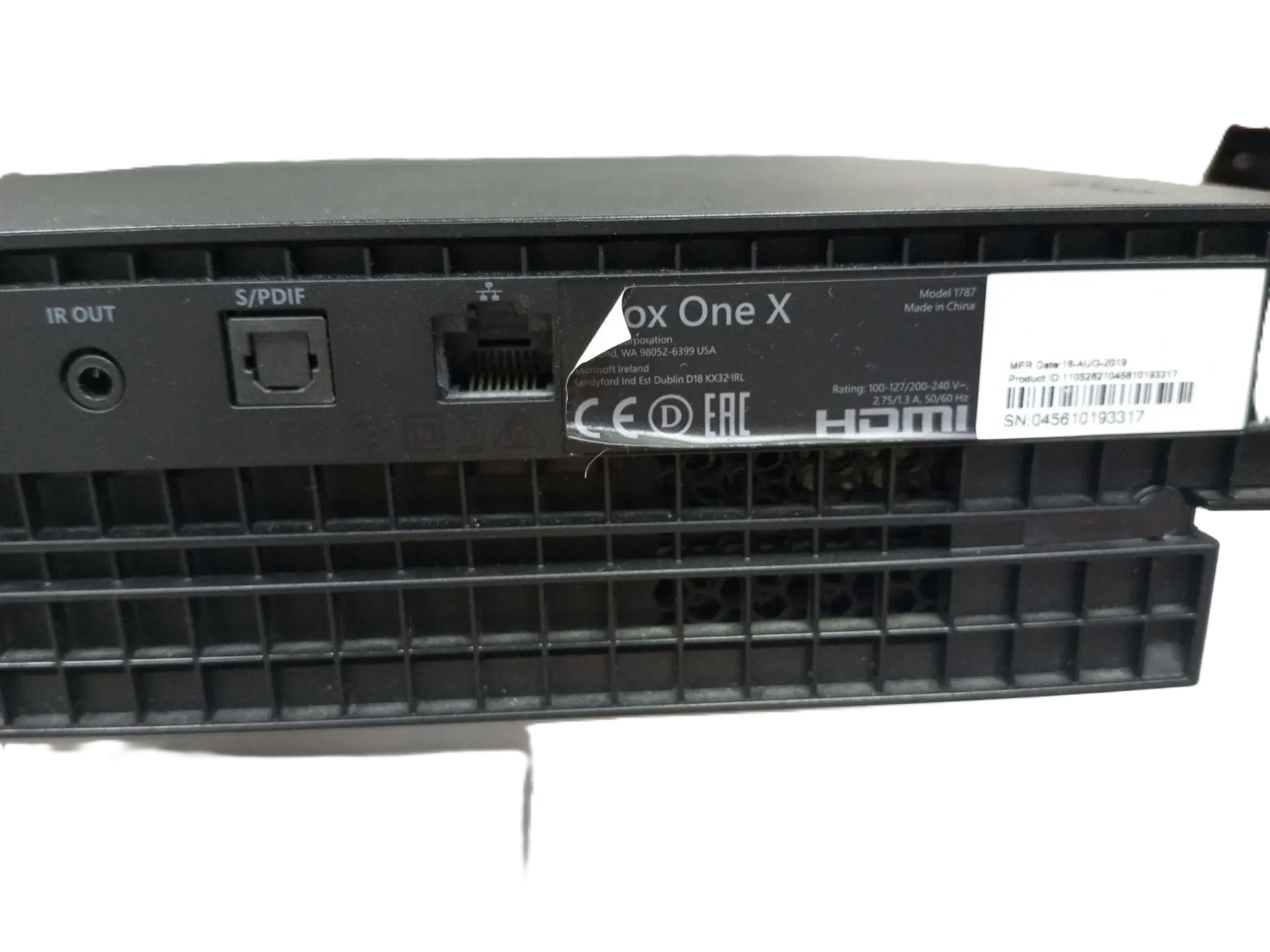 Игровая приставка Microsoft Xbox One X, чёрная