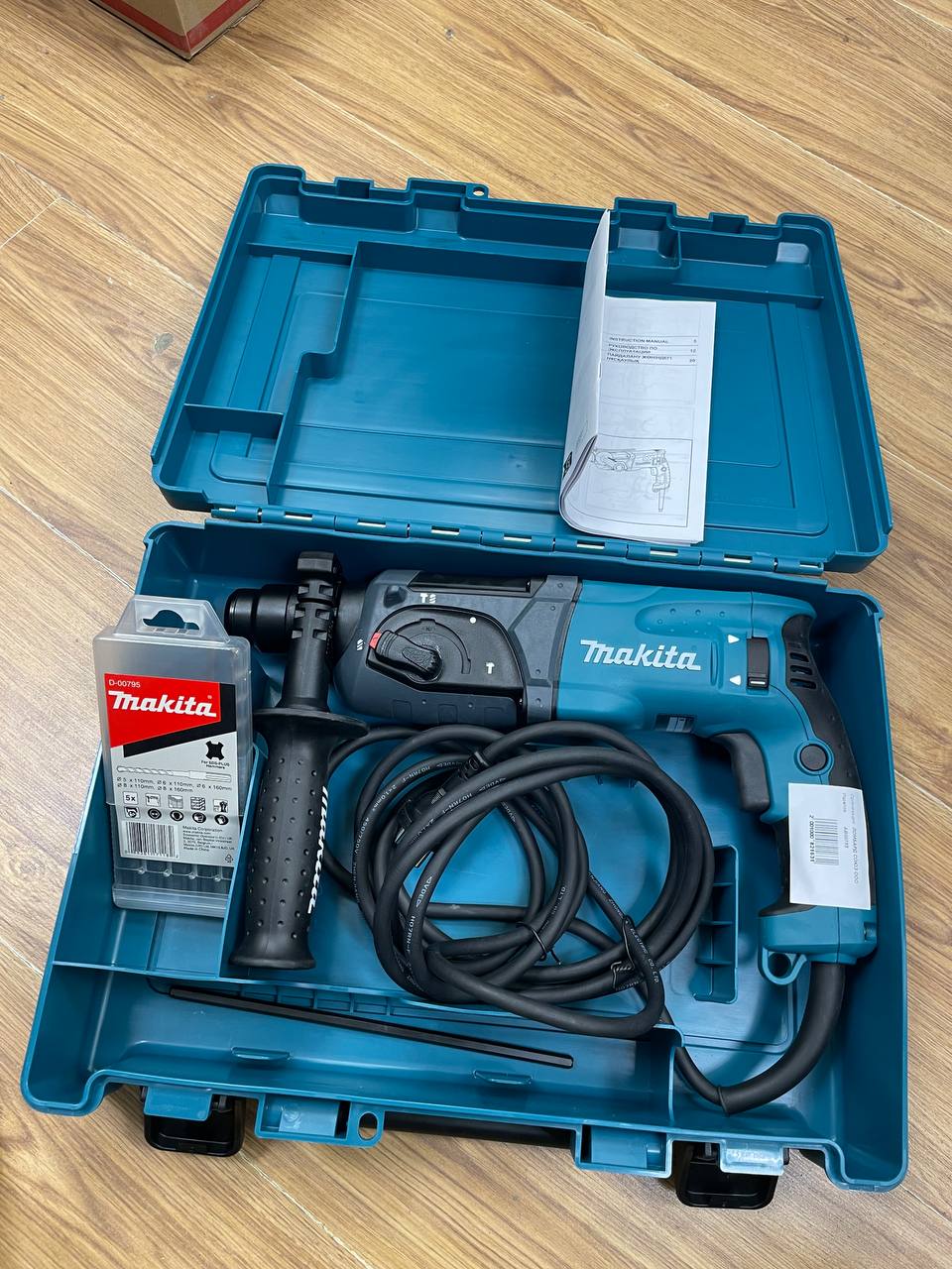 Перфоратор Makita HR2470, в комплекте кейс и ручка-1