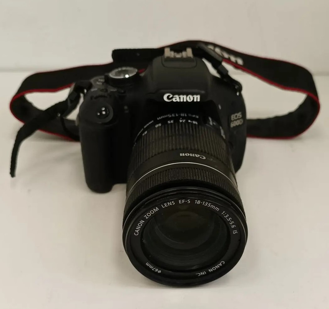 Фотоаппарат Canon EOS 600D с объективом EFS 18-135mm, чёрный-1