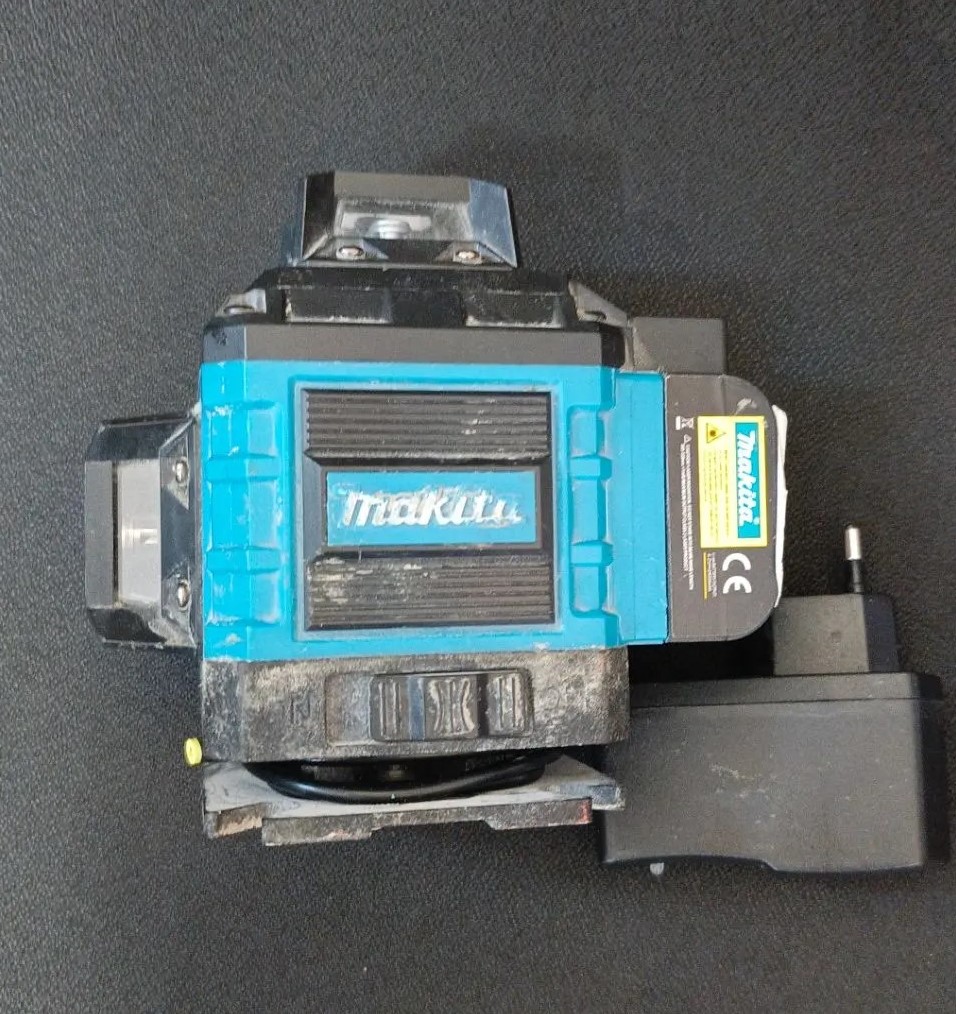 Лазерный нивелир Makita-1