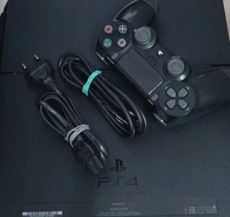 Игровая приставка Sony PlayStation 4 CUH-1208B 500 ГБ, чёрная