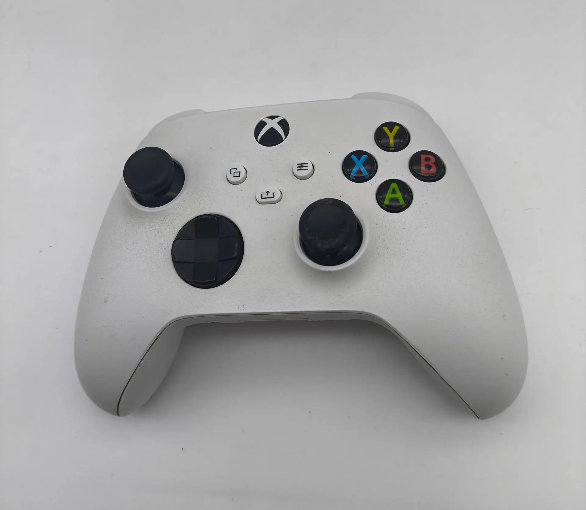 Игровая приставка Microsoft Xbox One S 1Tb, белая