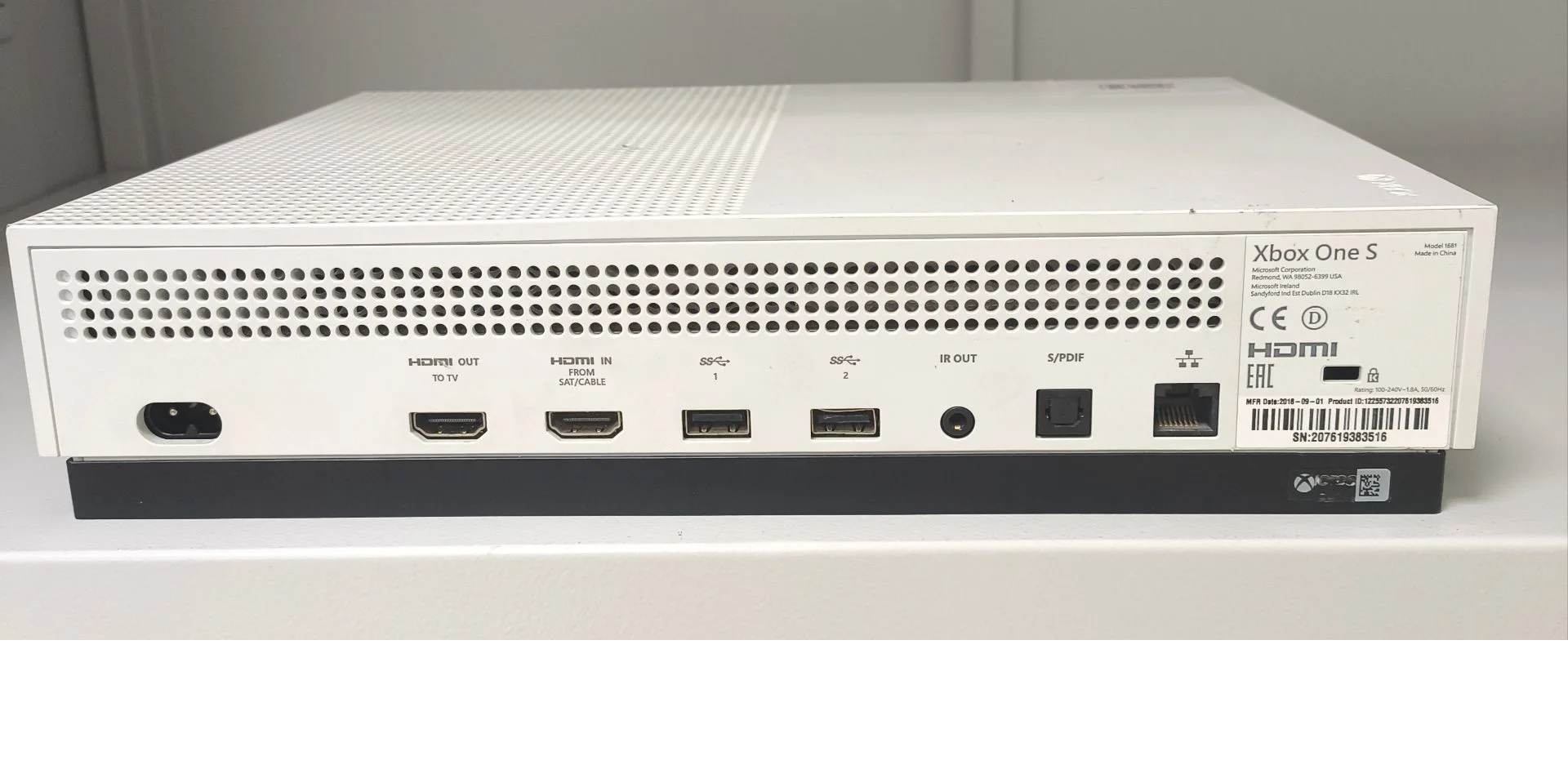 Игровая приставка Microsoft Xbox One S 1Tb, белая