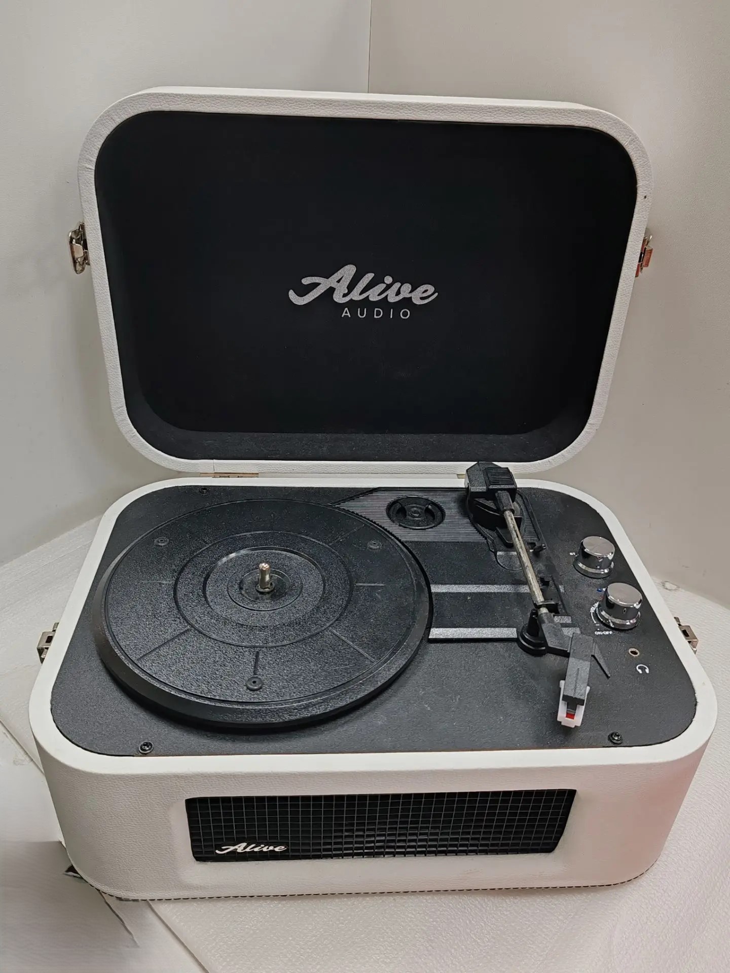 Виниловый проигрыватель Alive AUDIO STR-06-WH, белый-1