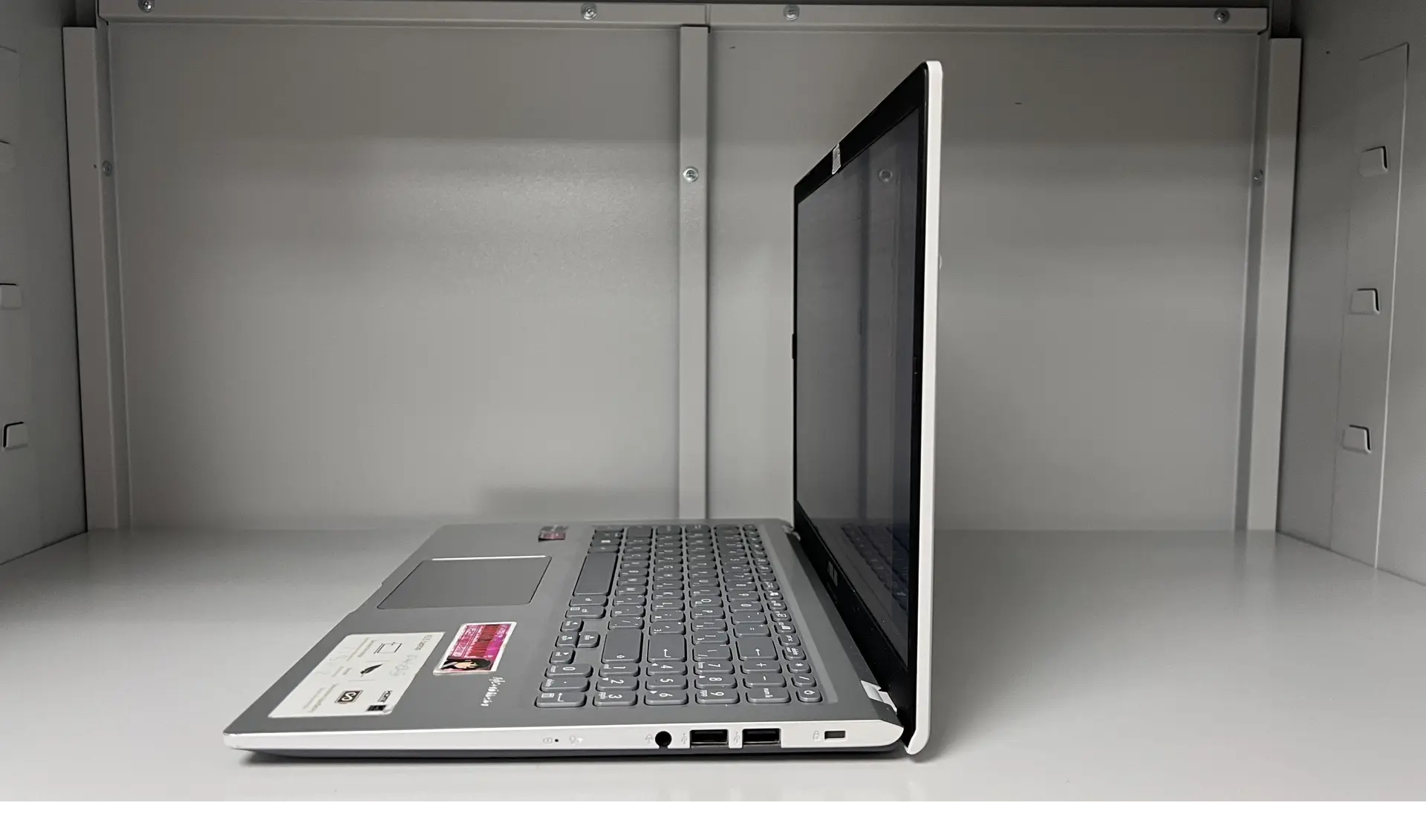 Ноутбук ASUS Desktop-Lien 49R