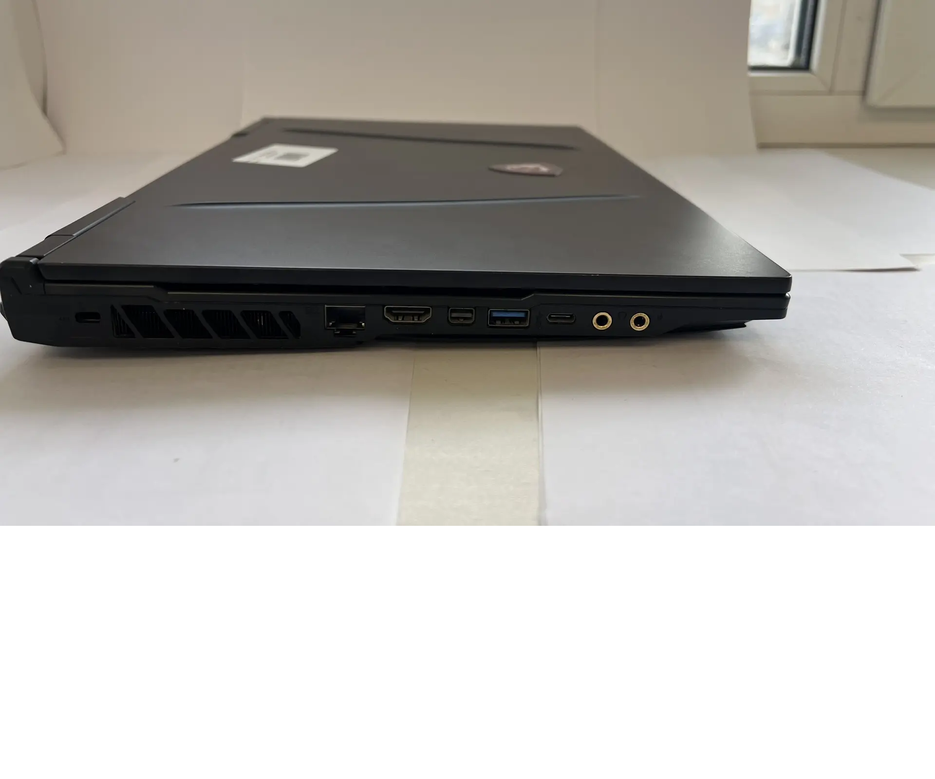 Ноутбук MSI MS-16U7