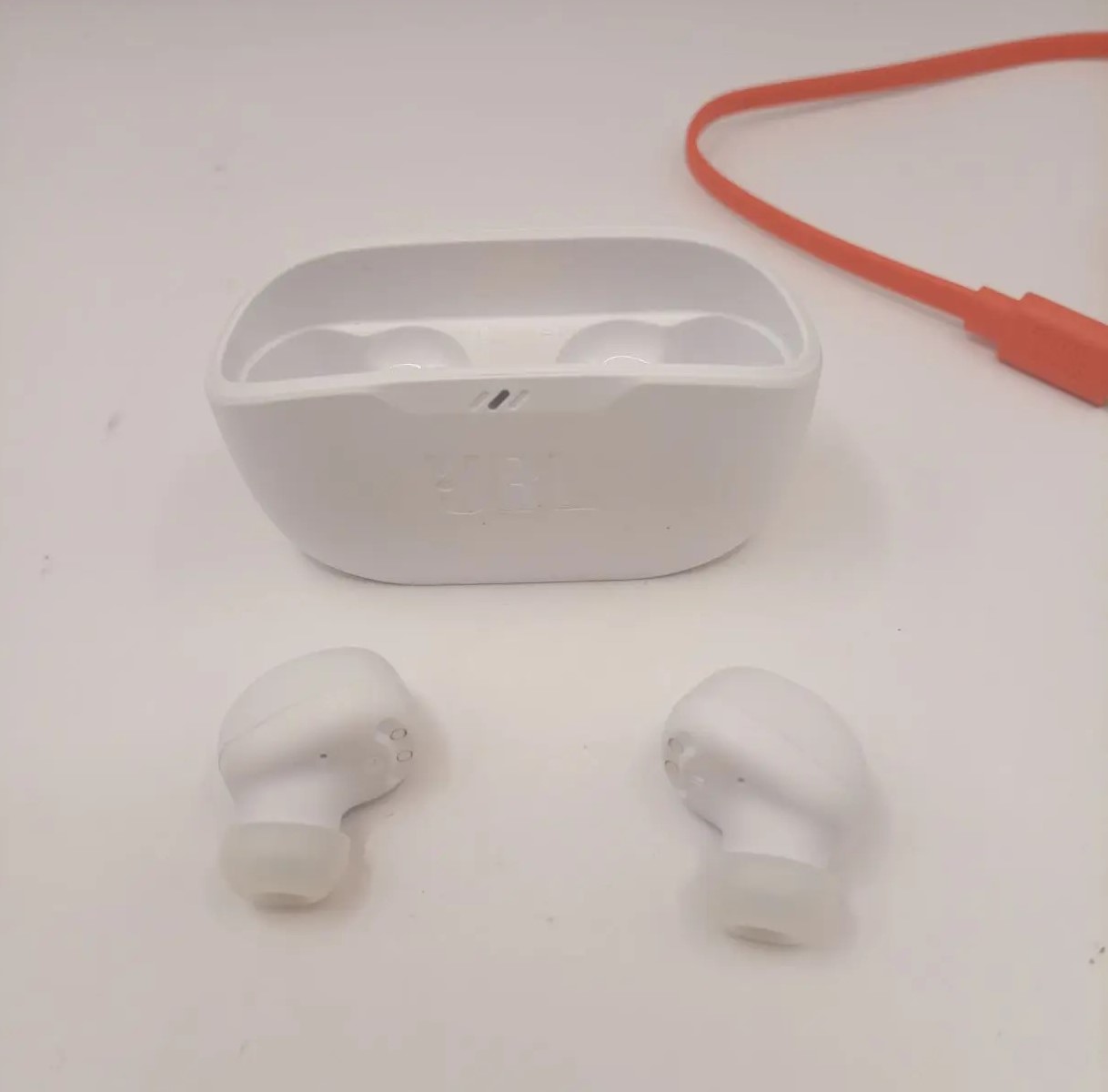Беспроводные наушники TWS JBL Wave Buds 2, белые