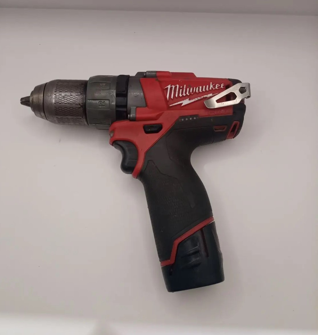 Шуруповёрт Milwaukee M12 CDD-1