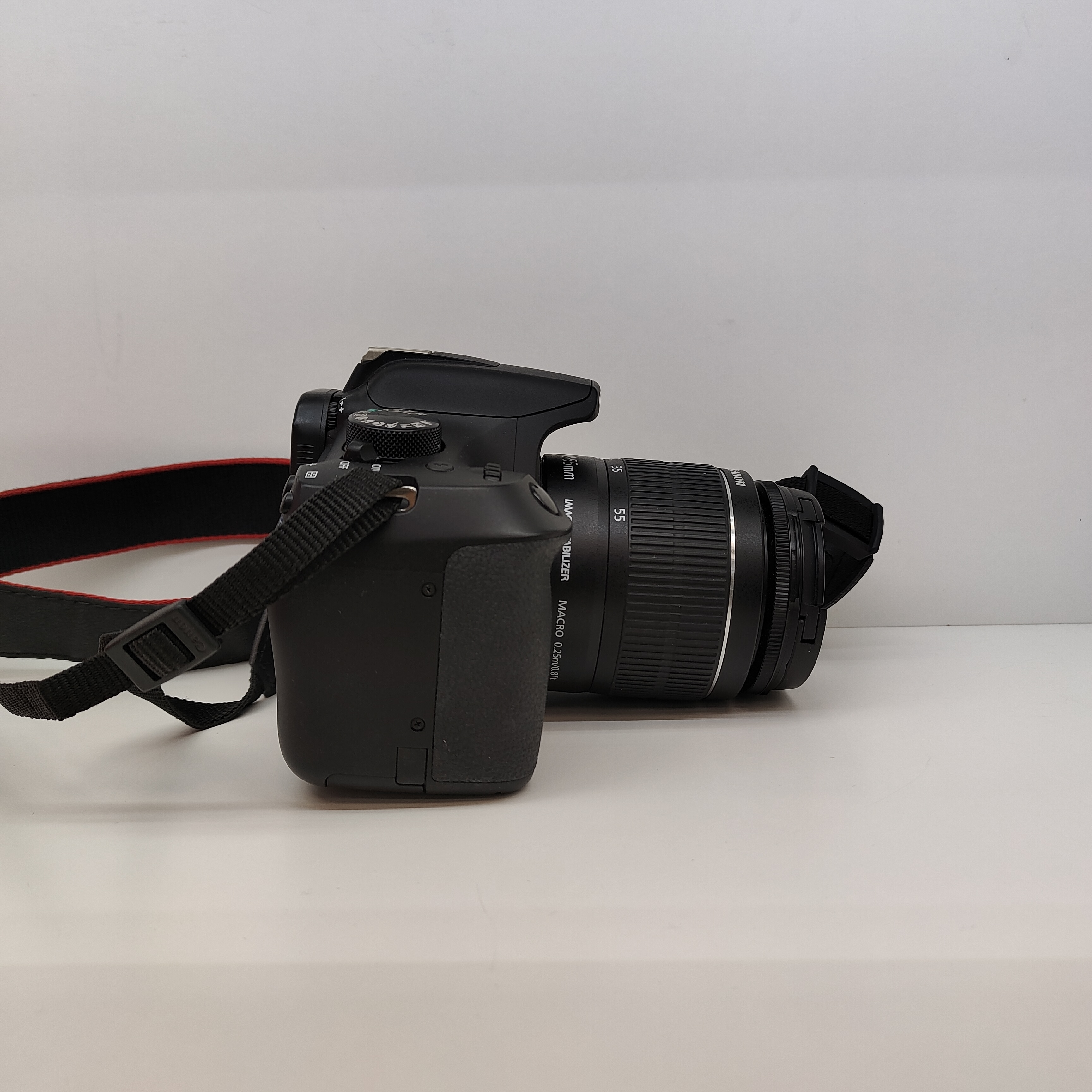 Зеркальный фотоаппарат Canon EOS 1300D, б/у