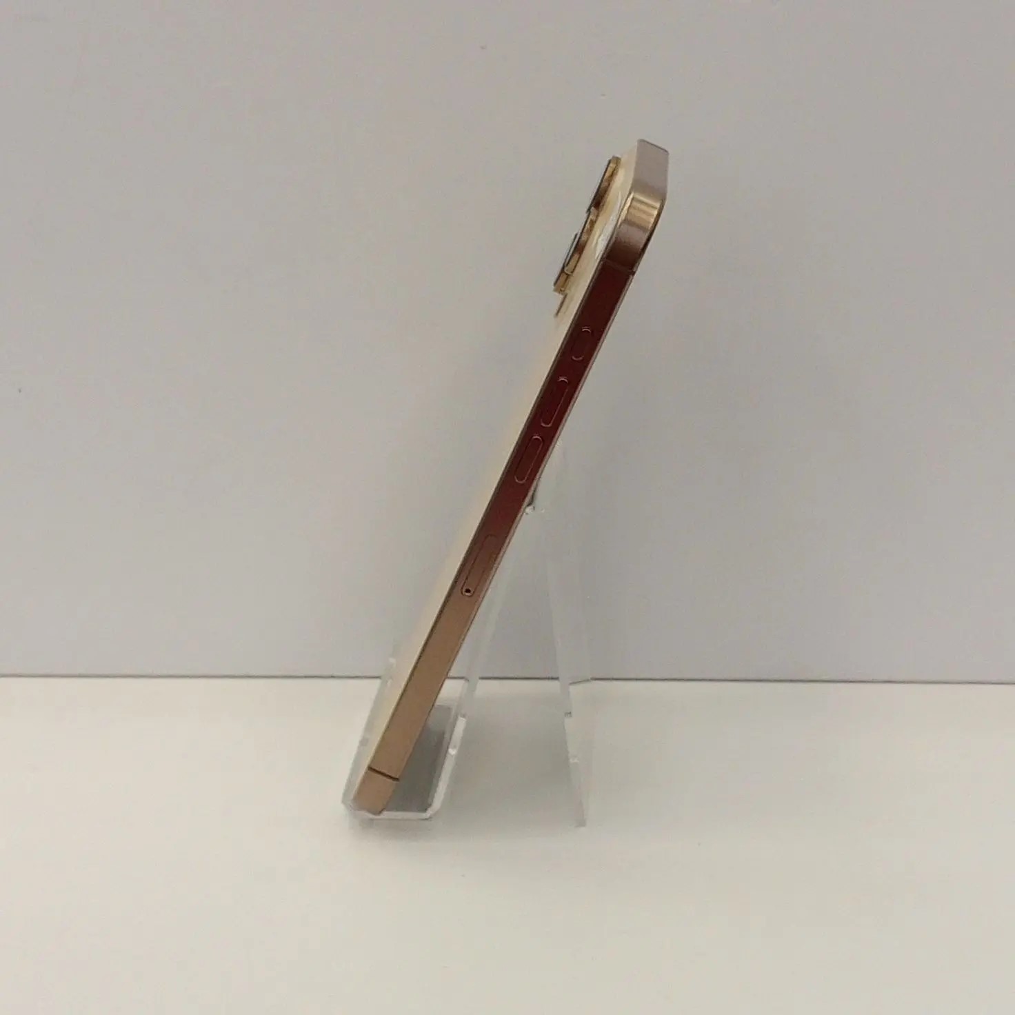 Смартфон Apple iPhone 16 Pro Max 8/256 ГБ, золотой