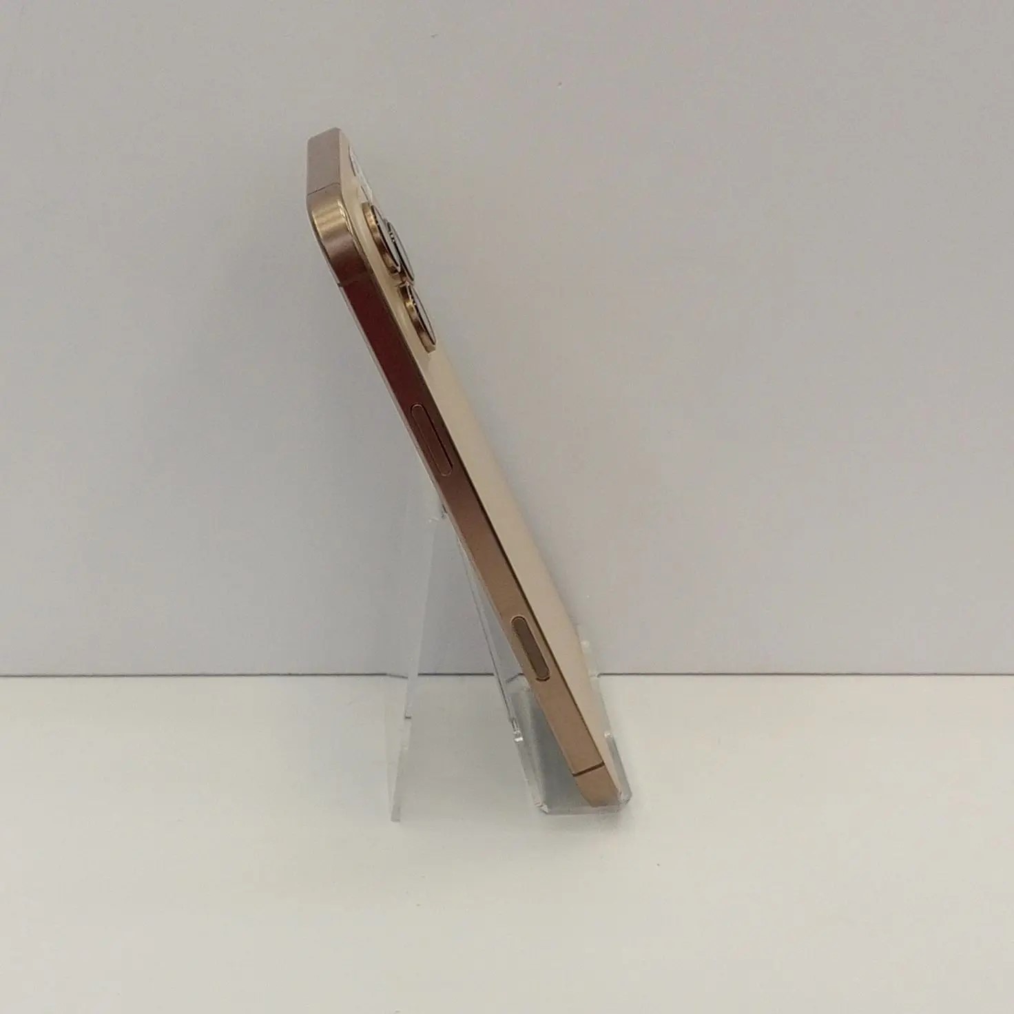 Смартфон Apple iPhone 16 Pro Max 8/256 ГБ, золотой