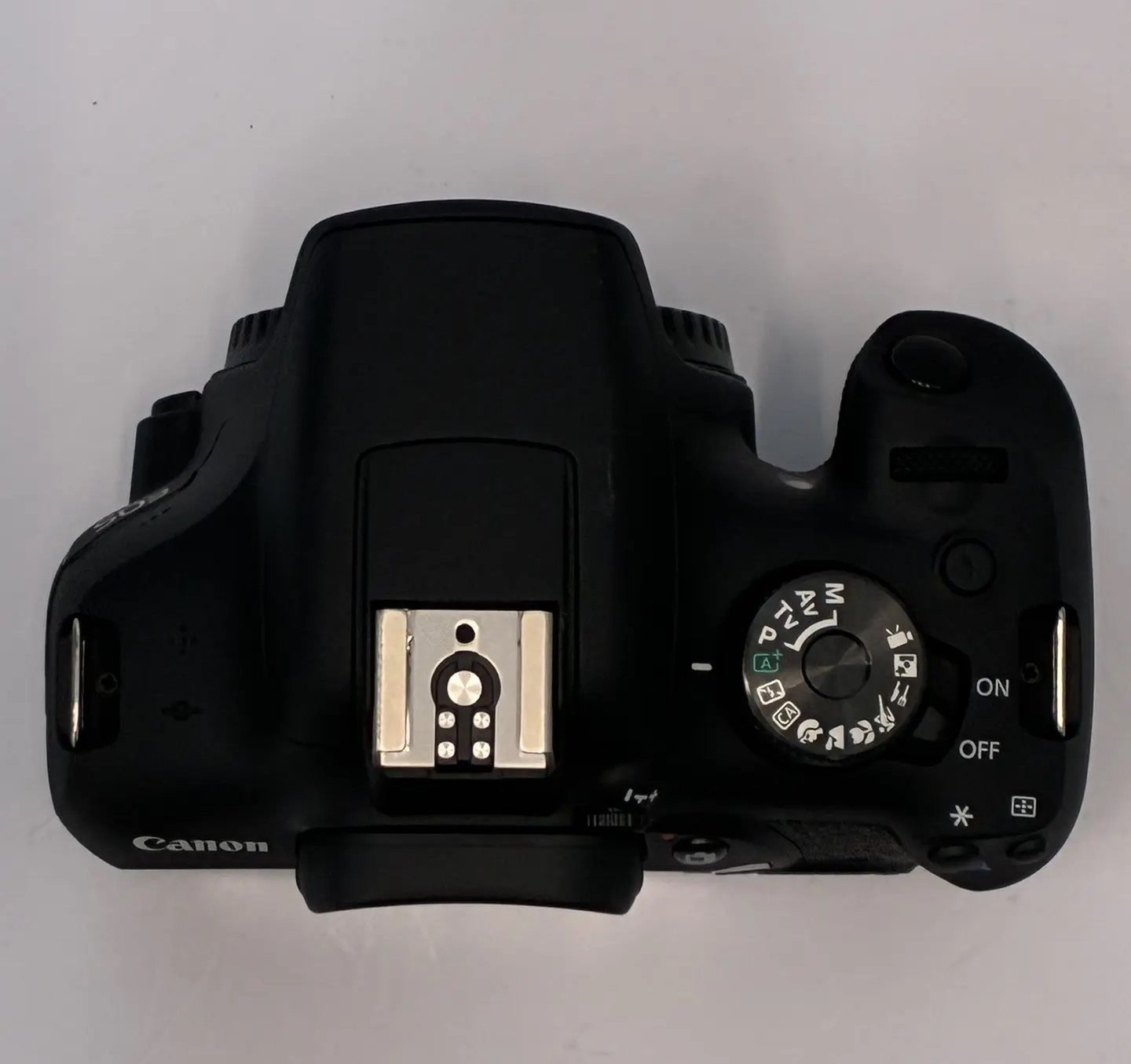 Фотоаппарат Canon EOS-2000D, чёрный