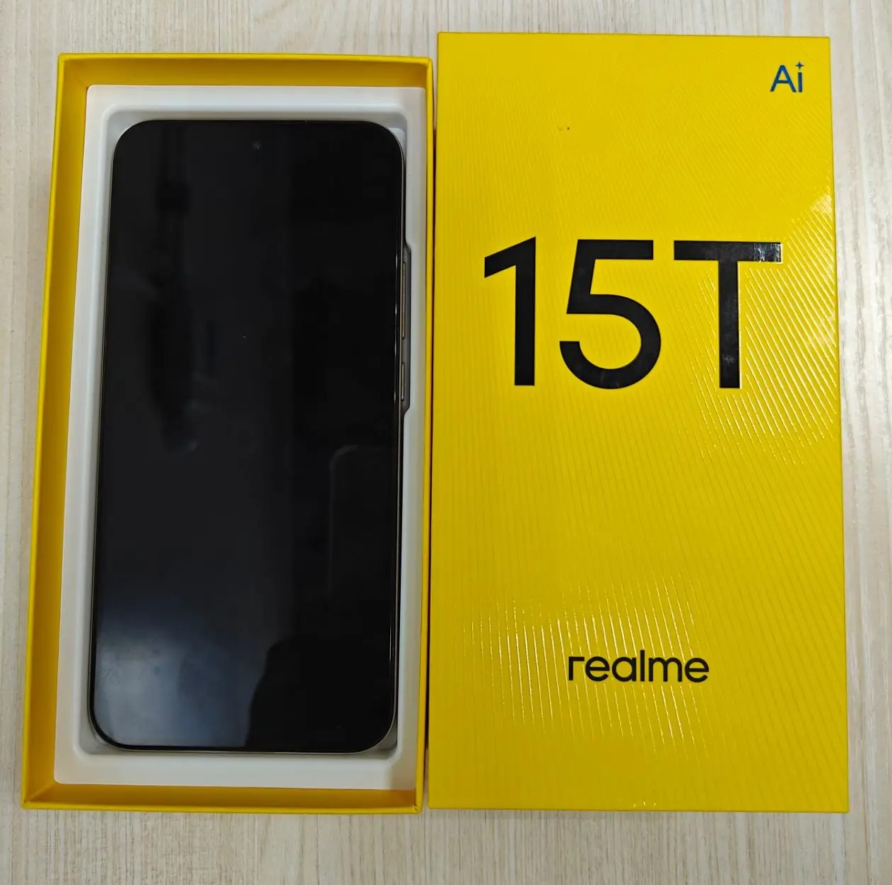 Смартфон Realme 15T, 256 ГБ, золотистый-7