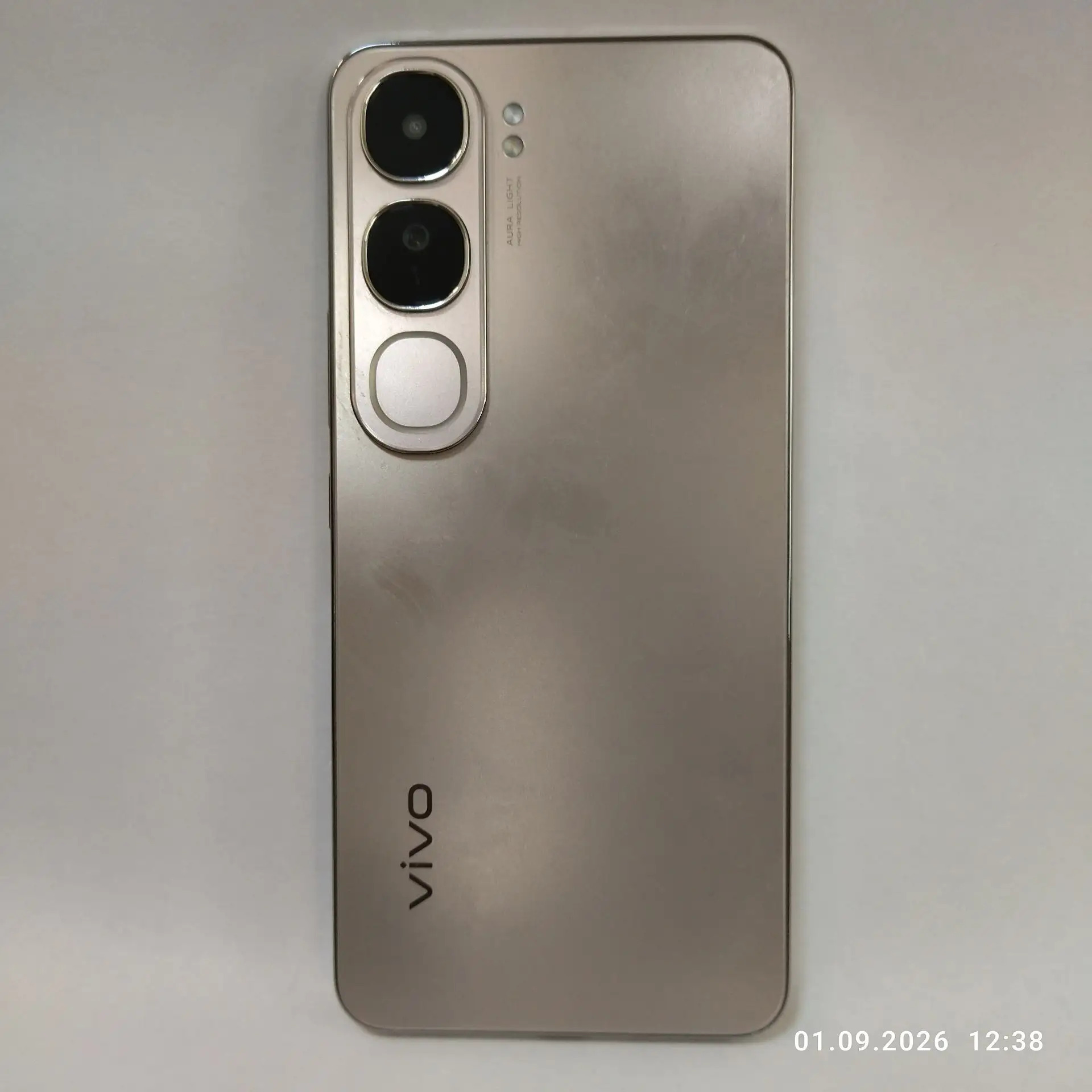 смартфон VIVO V40 Lite 8гб/128 гб IMEI 868595077264380 серебристый царапины на корпусе и экране без -4